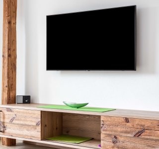 Wohnzimmer-Ansicht: großer Fernseher.