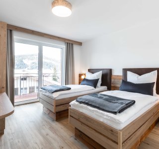 Bild von einem Schlafzimmer mit zwei Einzelbetten.