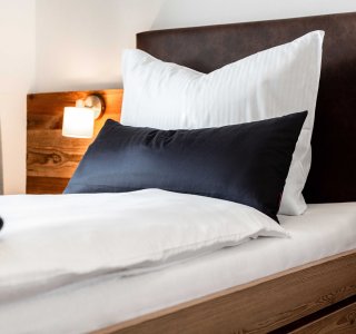 Bild von einem Einzelbett.