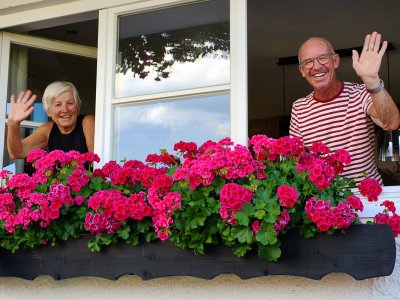 Ursel und Sepp winkend