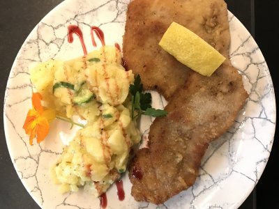 Schnitzel mit Kartoffelsalat
