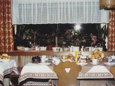 Willkommen in den 80.gern auch da war das Frühstück schon reichhaltig.