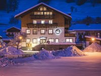 Hausansicht Winter NachtHaus am Rank