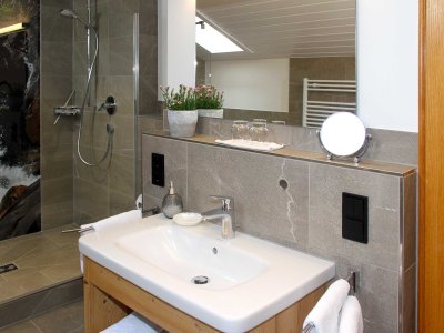 Modernes Badezimmer