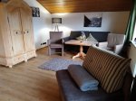 Großes Wohnzimmer mit Südbalkon