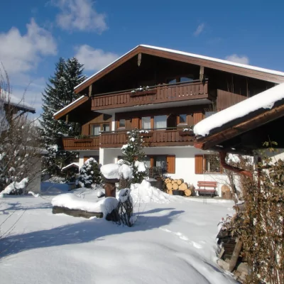 Haus Zufriedenheit im Winter