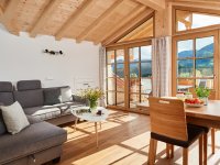 Ihr sonniger Wohnraum mit Westbalkon und Blick auf unser schönes Rubi und zur Hörnerkette