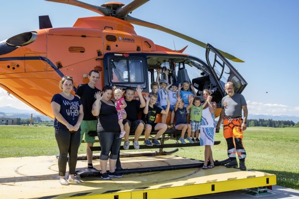 2018-06-17-herzenswuensche-allgaeu-eV-wunschrettungshubschrauber joachimweiler-1stof8 com-020