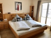 Schlafzimmer Doppelbett 2x2m