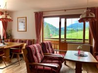 Wohnzimmer mit Bergsicht