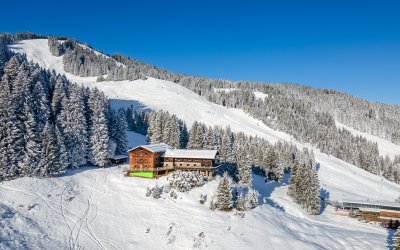 Das Hörnerhaus mitten im Skigebiet