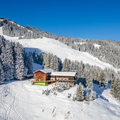 Das Hörnerhaus mitten im Skigebiet