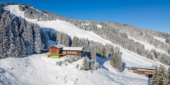 Das Hörnerhaus mitten im Skigebiet