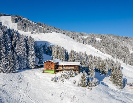 Das Hörnerhaus mitten im Skigebiet Der Berggasthof liegt direkt an der Skipiste mit toller Aussicht.