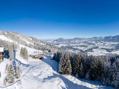 Der Berggasthof hat eine perfekte Lage an der Piste.