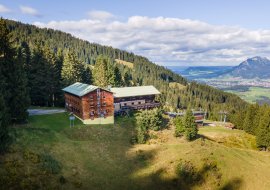 Die Hörnerhütte bietet Dir einen tollen Ausblick und liegt direkt in der Natur.