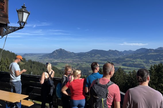 Gruppe auf der Terrasse