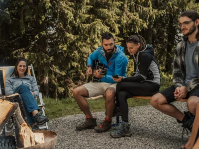 Bei dem für Dich perfekten Lagerfeuer dürfen musikalische Einlagen natürlich nicht fehlen.