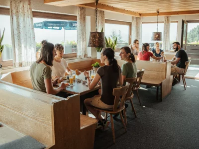 Beim Frühstück könnt Ihr den nächsten Tag planen und Euch austauschen.