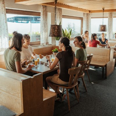 Beim Frühstück könnt Ihr den nächsten Tag planen und Euch austauschen.