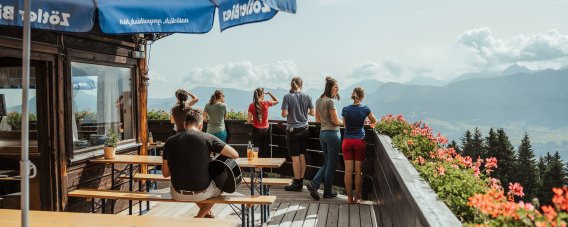 Gruppenurlaub im Allgäu Genieße einen gemütlichen Urlaub mit Freunden oder der Familie mitten im Wandergebiet der Hörnerbahn im Allgäu.