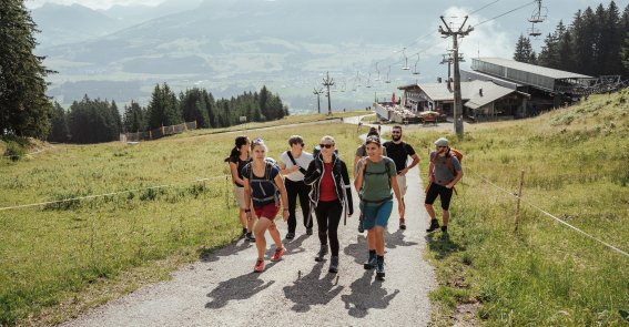 Fußweg zum Hörnerhaus Von der Mittelstation der Hörnerbahn sind es noch etwa 10 Minuten zu Fuß - traumhafte Aussichten inklusive!