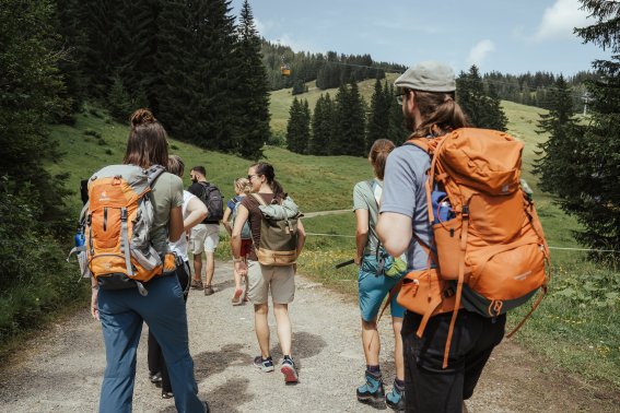 Wandern in Bolsterlang Wandern mit Freunden leicht gemacht: Schnappe Dir Deine liebsten für einen Hüttenurlaub im Allgäu.
