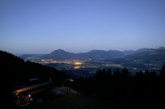 Nachts am Berg, wenn rund um das Hörnerhaus alles dunkel und ruhig wird, erlebt man die Natur besonders intensiv.