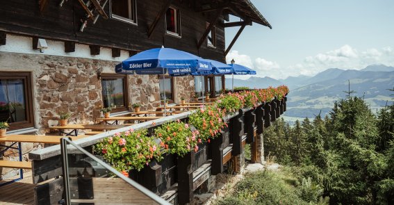 Sonnenterrasse-Hörnerhaus---Berghütte-im-Allgäu