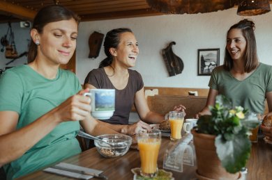 Frühstück im Hörnerhaus Im Hörnerhaus frühstückst Du dort, wo andere erst noch hinwollen.