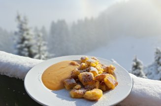 Leckerer Kaiserschmarrn auf der Sonnenterrasse im Hörnerhaus