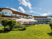 Alpenhof im Sommer