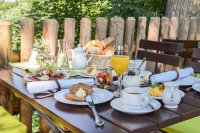 Frühstück Biergarten Genießen Sie ihr Frühstück in unserem gemütlichen Biergarten!