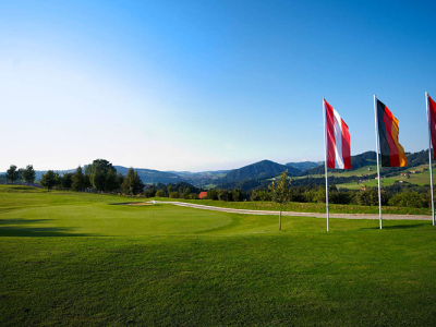 Der Blick auf Oberstaufen vom Golfplatz Steibis.