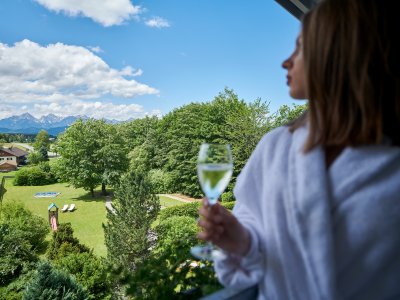 Der Urlaub im Hotel Bannwaldsee bietet zahlreiche Genussmomente. Allein der Blick aus dem Hotelzimmer ist eine Augenweide.