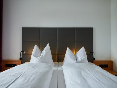 modern und doch gemütlich eingerichtet sind unsere Doppelzimmer Buching.