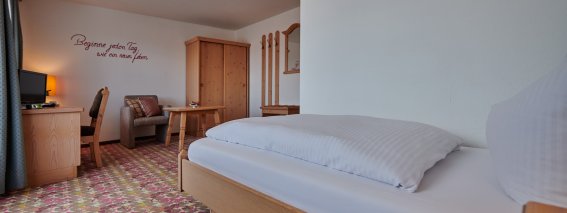 Gemütlich und geschmackvoll sind die Einzelzimmer im Hotel Bannwaldsee eingerichtet.