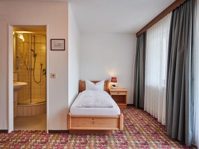 Hier kann man es aushalten. Die Zimmer im Hotel Bannwaldsee sind gemütlich eingerichtet.
