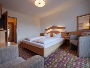 Das Hotel Bannwaldsee bietet verschiedene Zimmergrößen und Einrichtungsstile.