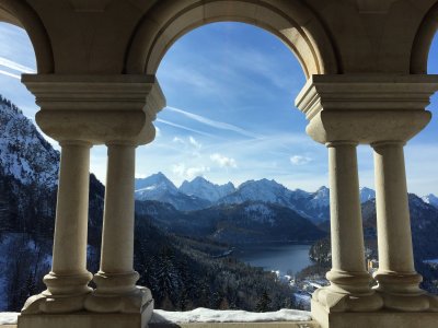 Blick von Schloss Neuschwanstein in die Allgäuer Berge
