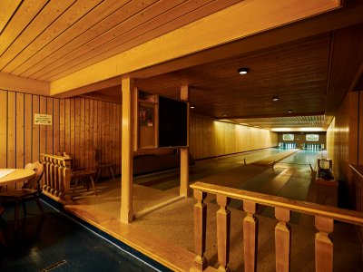 Die Hotel eigene Kegelbahn im Hotel Bannwaldsee in Halblech eignet sich nicht nur für Gruppen-Unterhaltung, sondern auch als Veranstaltungsraum.