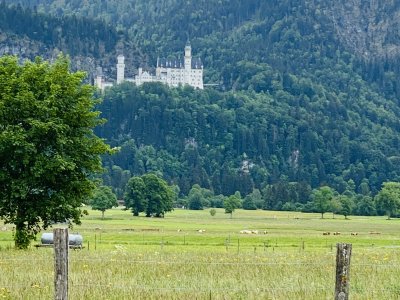 Auf dem Weg von Füssen zum Hotel Bannwaldsee gibt es einen herrlichen Blick auf Schloss Neuschwanstein