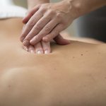 Ob zur Entspannung oder zur therapeutischen Behandlung. Eine Rückenmassage im Hotel Bannwaldsee lohnt sich immer.