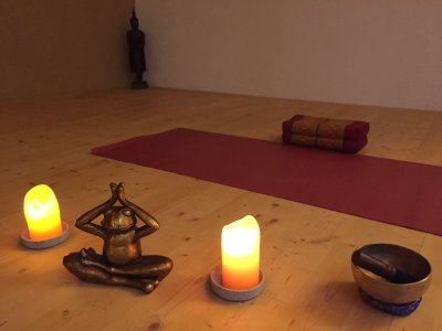 Zu einer erfolgreichen Yoga-Einheit gehört die passende Atmosphäre