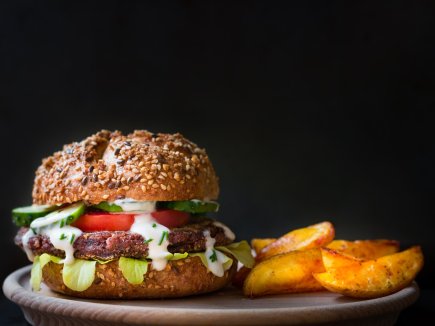 veganer Burger mit einer Fleischalternative