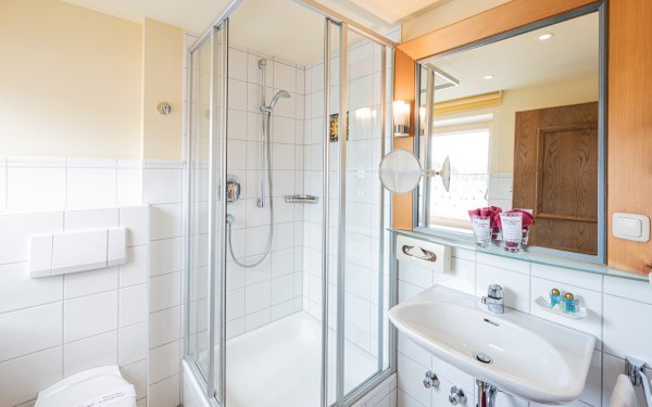 Helles Badezimmer im DZ