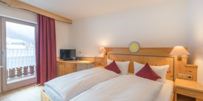 Schlafzimmer mit Doppelbett