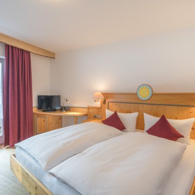 Schlafzimmer mit Doppelbett