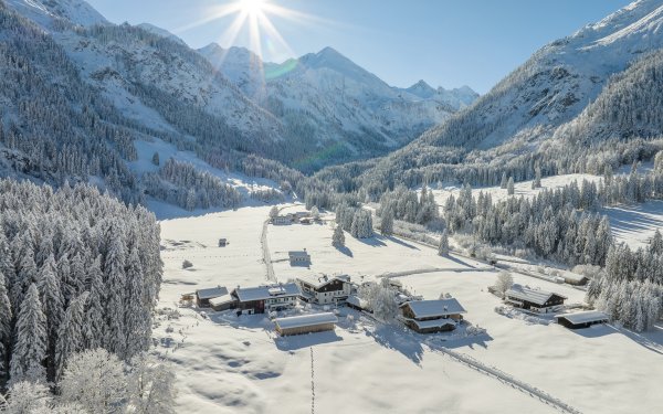 Panoramablick auf die winterliche Birgsau