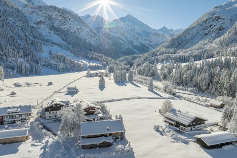 Blick auf die verschneite Birgsau
